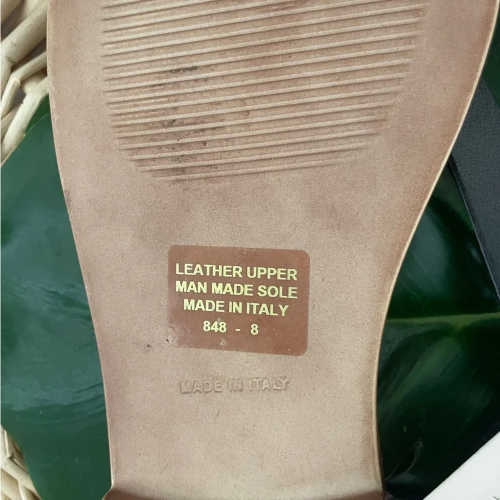 Sophia Milano Made in Italy Black leather uppers thong sandals NWT Size 8